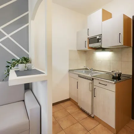 Palm With Free Parking Apartment